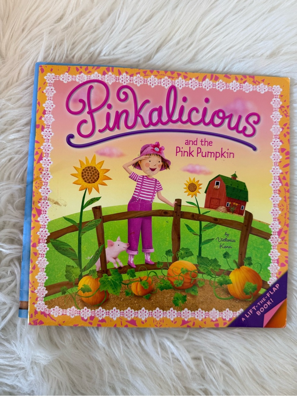 💫10/$25 • Pinkalicious and the Pink Pumpkin Lift The Flap Paperback